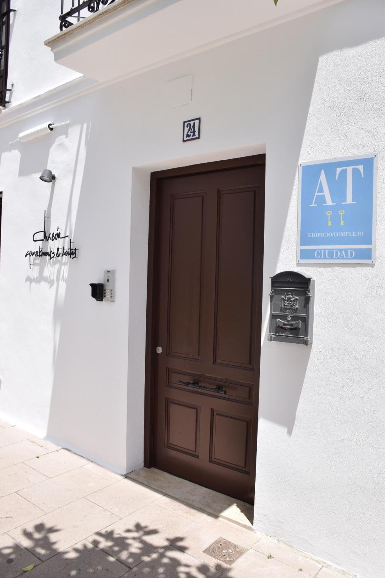 Chacon Apartments & Suites Εστεπόνα Εξωτερικό φωτογραφία
