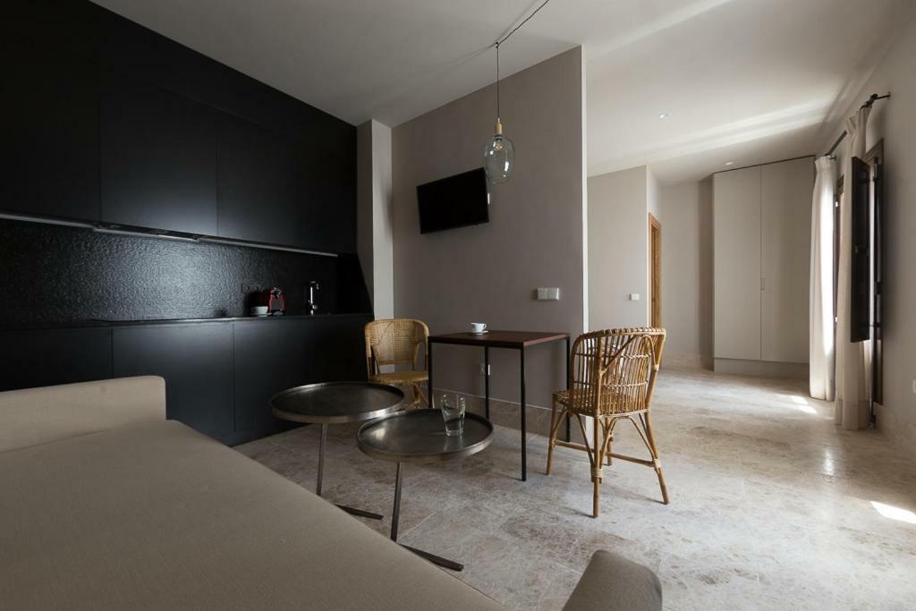 Chacon Apartments & Suites Εστεπόνα Εξωτερικό φωτογραφία