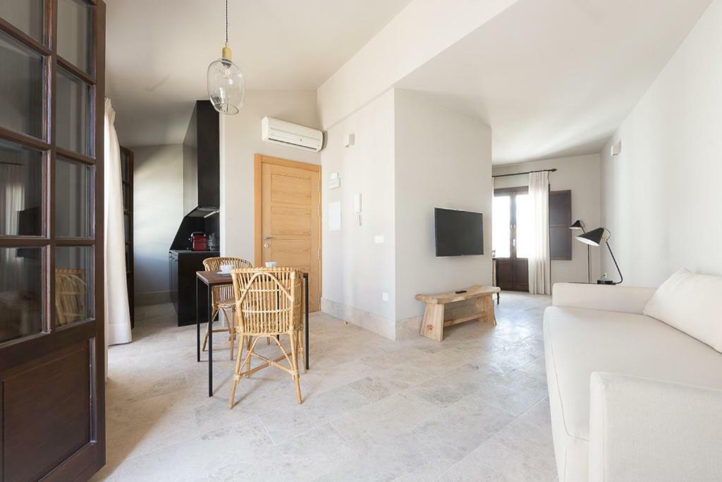 Chacon Apartments & Suites Εστεπόνα Εξωτερικό φωτογραφία